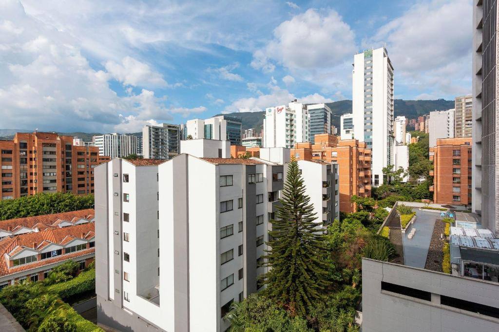Alcazar de Oviedo by EE Hoteles in El Poblado, Medellín
