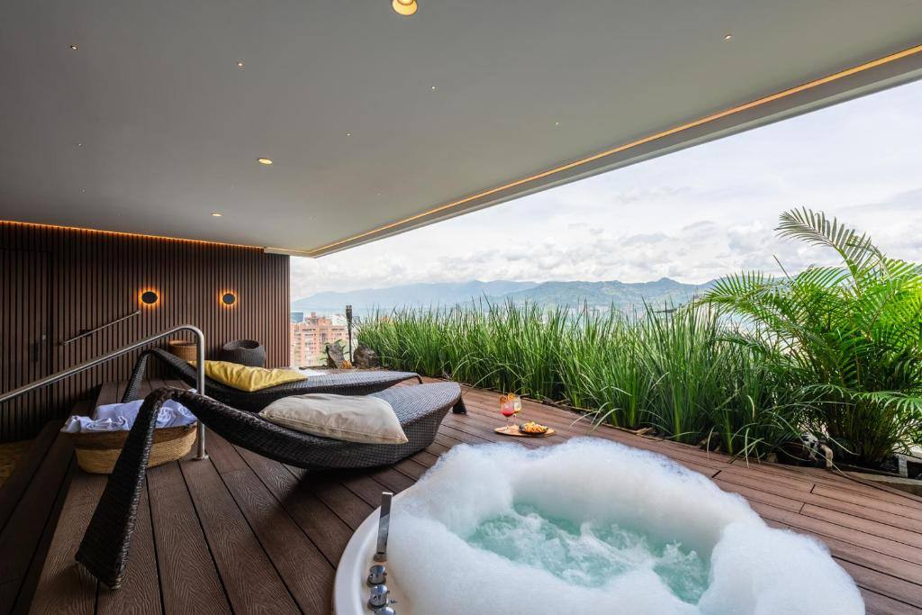 Diez Hotel Categoria Colombia in El Poblado, Medellín