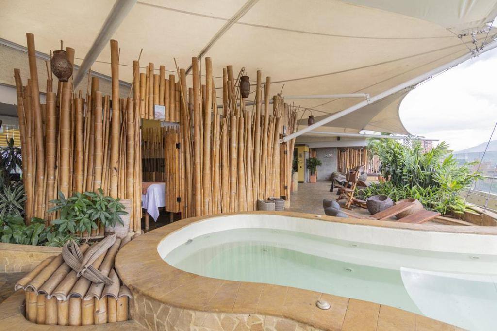 Diez Hotel Categoria Colombia in El Poblado, Medellín
