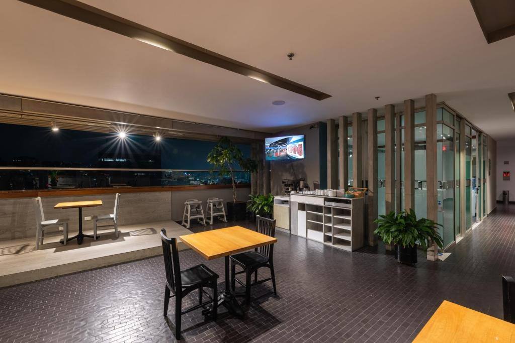 Holiday Inn Express & Suites Medellin by IHG in El Poblado, Medellín
