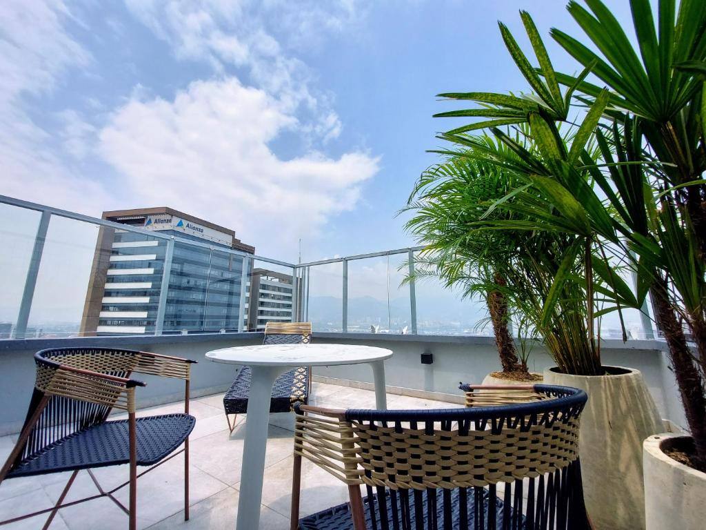 V Grand Hotel Medellin A Member Of Radisson Individuals in El Poblado, Medellín