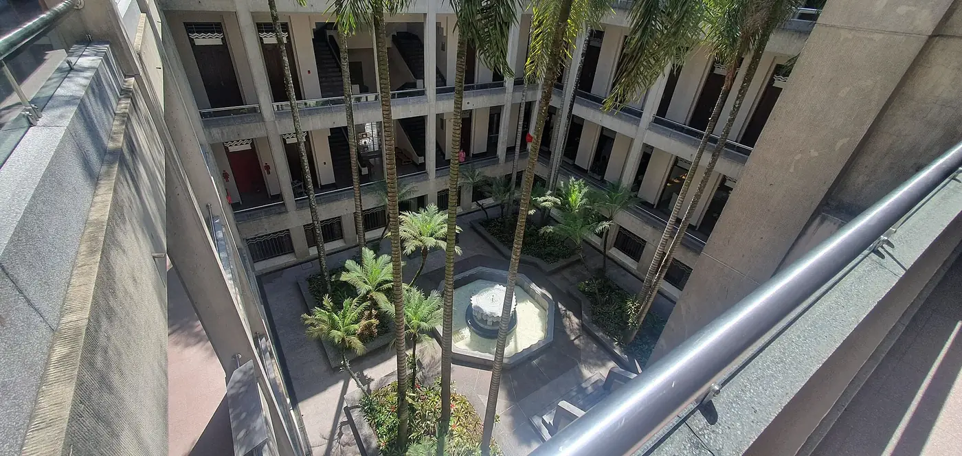 Credit: José Luiz, CC BY-SA 4.0, via Wikimedia Commons The northern courtyard of Museo de Antioquia, Medellín