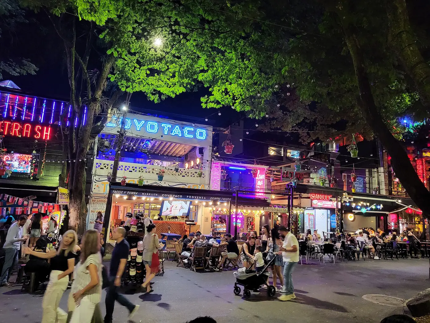Credit: Xemenendura, CC BY-SA 4.0, via Wikimedia Commons An evening street in Provenza, Medellín